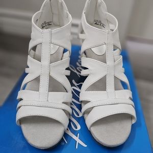 Easy Street Amaze Heeled Sandal White Women's Size 9